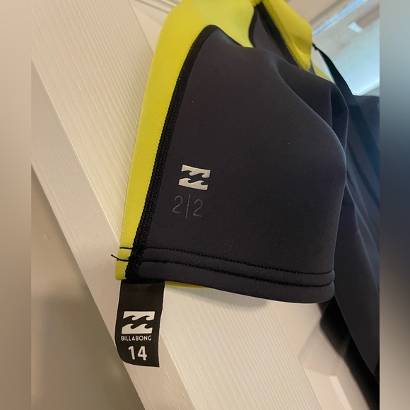 Spring suit - Picture 3 of 3